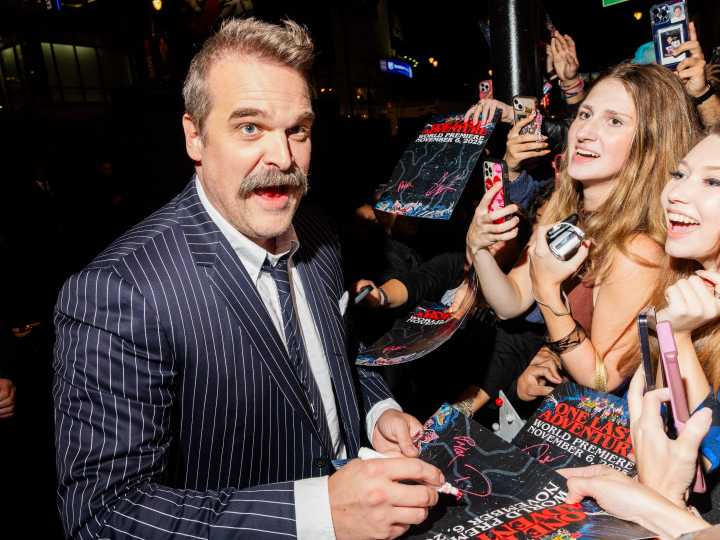 David Harbour is in a PR pickle ahead of 'Stranger Things.' Here's how 2 experts say they'd make the public forget about it.