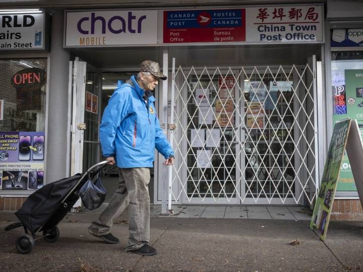 'Devastating': Chinatown’s last post office set to close