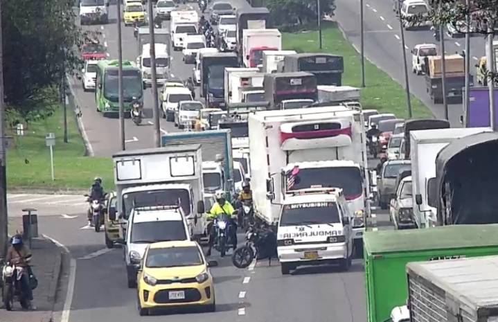 Tragedia en Engativá: Motociclista muere en choque con camión