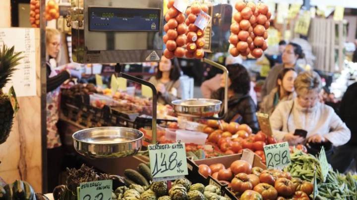 Barcelona subasta 76 establecimientos de una treintena de mercados municipales