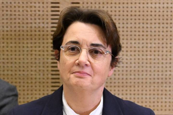 Louvre vows to restore the imperial crown dropped by thieves during museum robbery