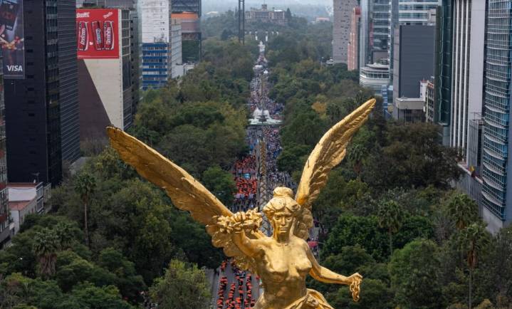 Acompañan un millón 450 mil El Gran Desfile de 8 mil participantes
