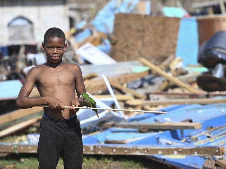 Aid efforts struggle to bring relief to parts of Jamaica
