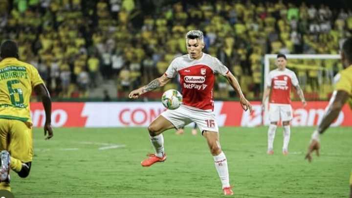 Santa Fe arrancó con mal paso en el grupo B: Bucaramanga le ganó con 10 hombres