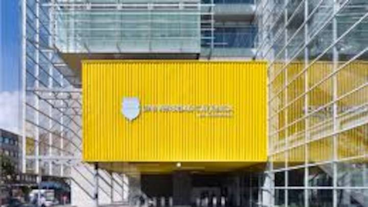 Universidad Católica ordena evacuación por alerta de explosivo en sus instalaciones