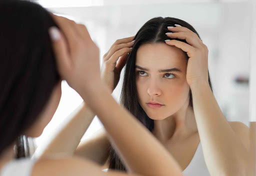 Cómo evitar la caída del cabello de forma natural y efectiva