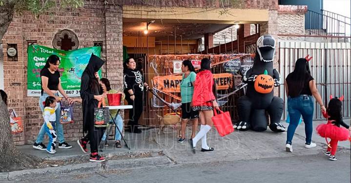 Viven neolaredenses una noche de fiesta y color con la celebraci?n de Halloween