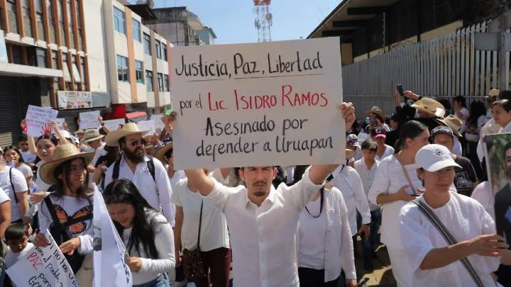 Comercios de Morelia se suman al paro en memoria de Carlos Manzo