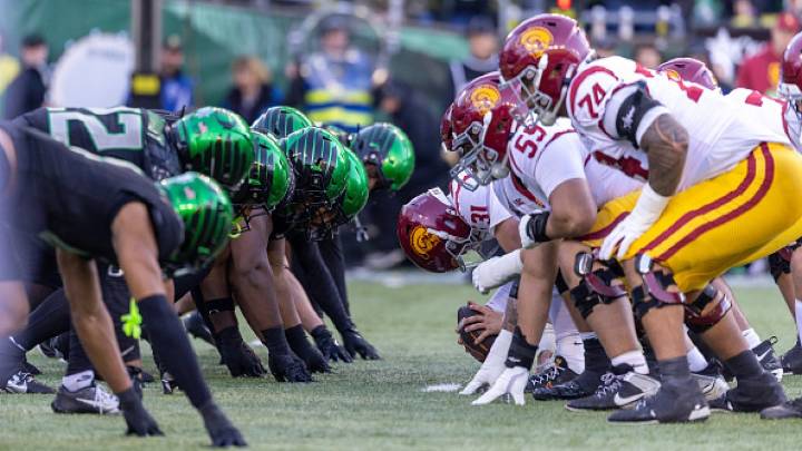 USC falls, Oregon rises after 42-27 defeat in latest College Football poll