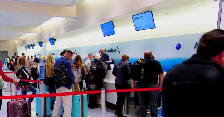 Thanksgiving travel rush brings delays at DFW Airport