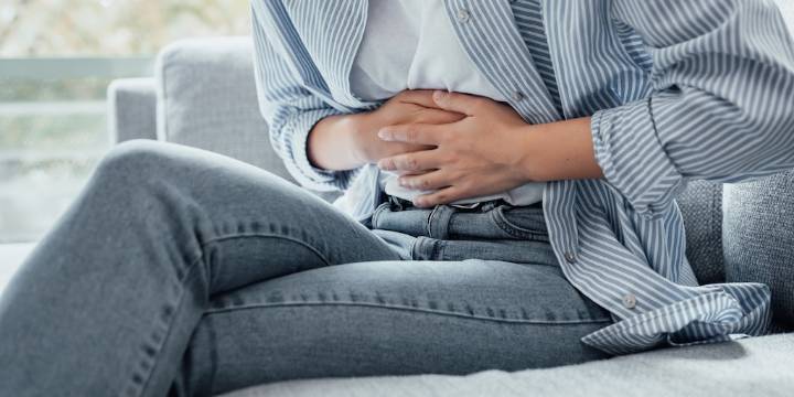 Un hombre muere a los 41 años por acumular 9 kilos de heces: llevaba semanas sin ir al baño