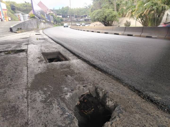 Peligro en la Panamericana por alcantarillas sin protección