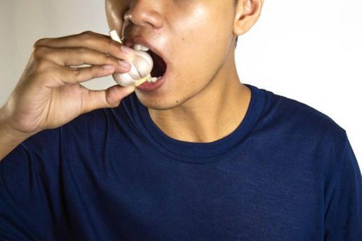 Eating a Ton of Garlic Makes Men’s Armpits Smell Better