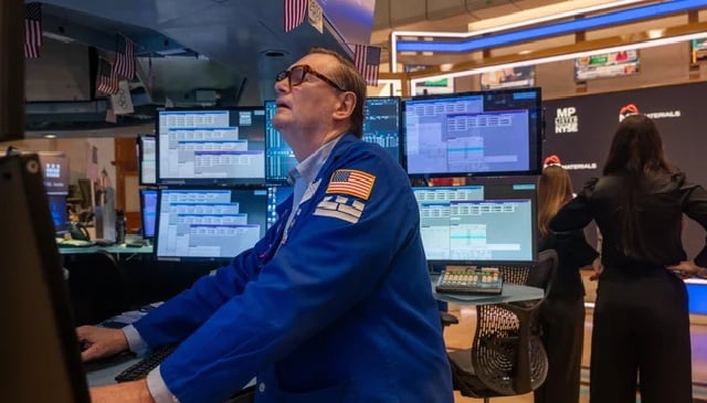 Stock market continues to fade as investors hedge against AI hype