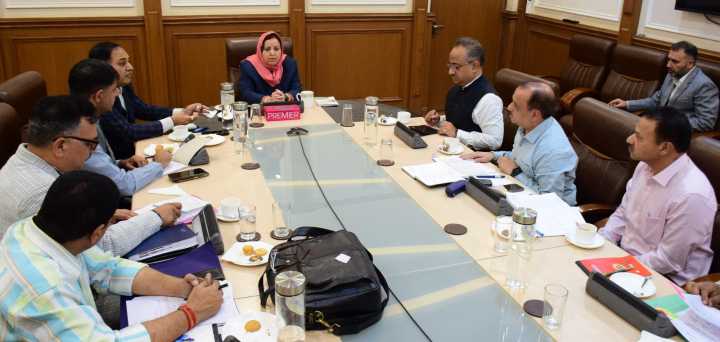 Sakeena Itoo reviews performance, functioning of School Education department across Jammu division