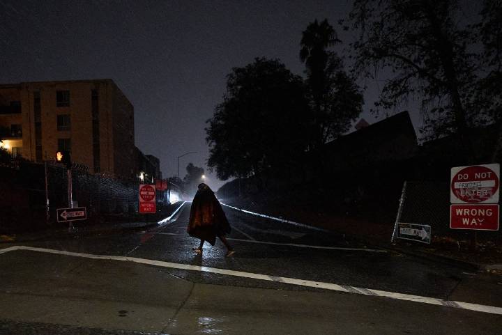 Abren refugios de invierno para indigentes en Los Ángeles