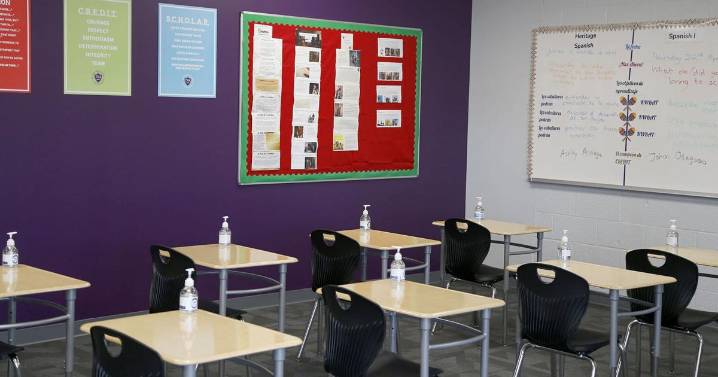 Lawmakers study incentive pay for teachers based on performance