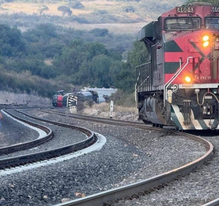 Explosión de tren con etanol provoca fuerte movilización en Tepetitlán, Hidalgo