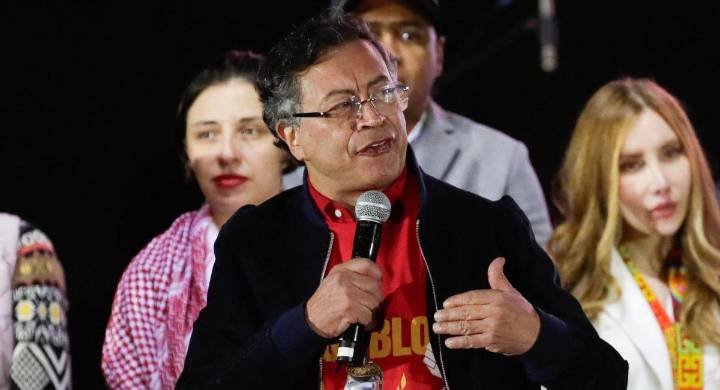 Llamado internacional: Enrique Vargas Lleras pide restringir cuenta de X de Gustavo Petro