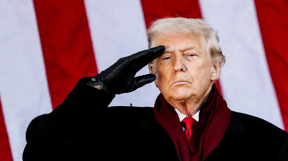 Trump afirma que demócratas tratan de desviar la atención con emails de Epstein