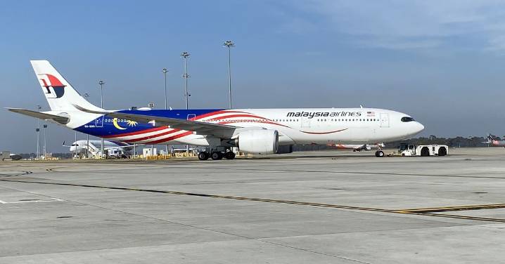 Melbourne Airport near misses: Pilots of Malaysia Airlines, Bamboo Airways flights unaware runway was shorter before near misses, ATSB report finds