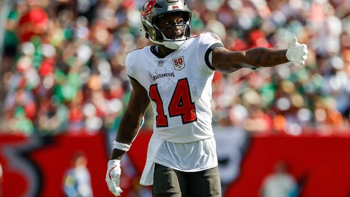 Bucky Irving, Chris Godwin still not practicing for Bucs