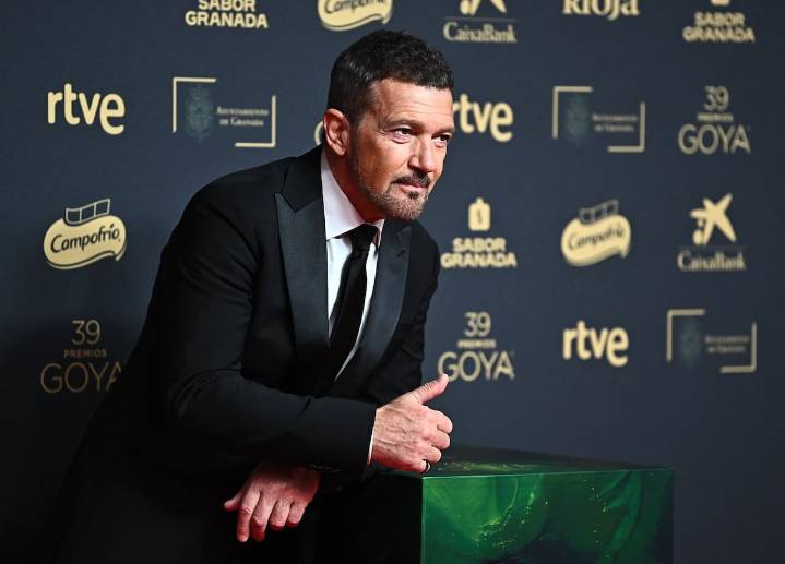 Eleva el colesterol. El alimento que Antonio Banderas dejó a sus 60 años desde que tuvo ‘el percance con el corazón’