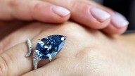 Diamante "Mellon Blue" se vende por 26.6 millones dólares durante subasta en Suiza