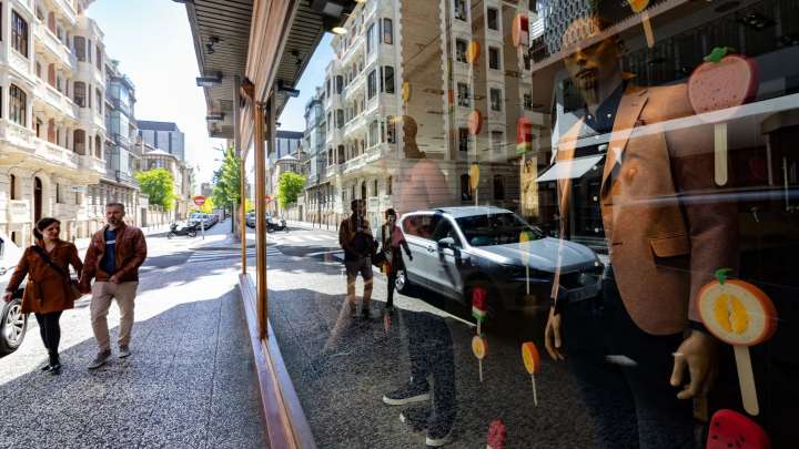 Cae la banda que robó 225.000 € en ropa de una tienda del centro