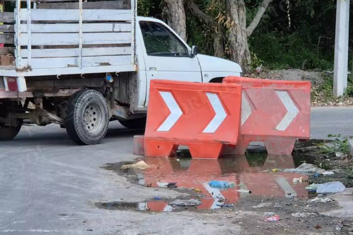 Aguas sucias inundan calles de la colonia Pozo del Monte en Champotón; vecinos exigen solución inmediata