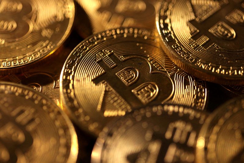 Investors pull record $523 million from BlackRock's flagship bitcoin ETF