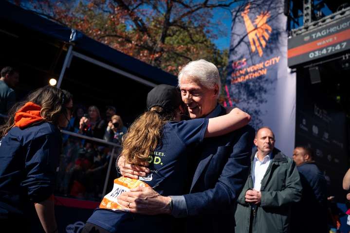 Bill Clinton spotted with apparent injury at NYC Marathon
