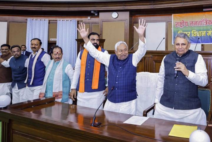 Nitish elected NDA leader, to take oath as CM for 10th time today