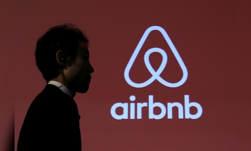 Airbnb gives strong outlook in sign US demand is picking up