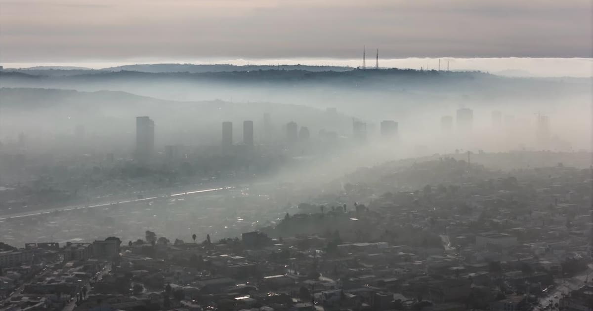 Tijuana bajo bancos de neblina; tráfico y vuelos podrían verse afectados