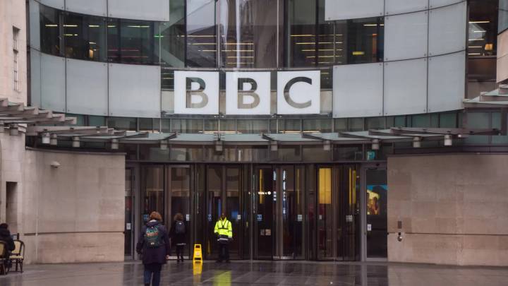 Trump insiste en su "obligación" de demandar a la BBC por alterar sus palabras para evitar que vuelva a suceder
