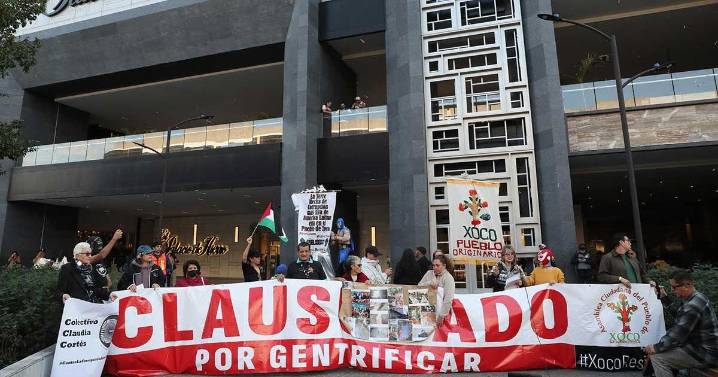 Vecinos de Xoco y activistas 'clausuran por gentrificar' a Mítikah