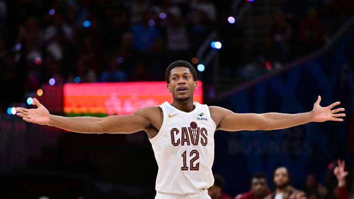 Cavs' De'Andre Hunter on his crossover vs. Bulls' Josh Giddey. Video
