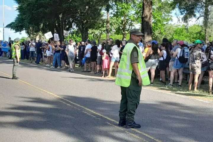Vecinos de Colón marcharon contra de la instalación de una planta de Hidrógeno Verde en Paysandú