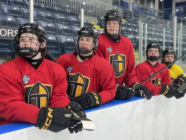 How world's tallest hockey player Alexander Karmanov fits in a bus