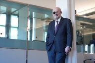 El escritor Salman Rushdie ve “impactante y ofensivo” que Trump exculpe a Bin Salman del asesinato de Jashogi