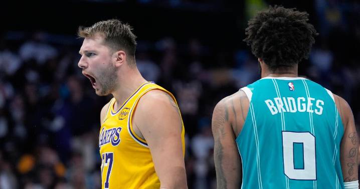 Luka Doncic underlines his 38-point night with monster dunk in Lakers' win