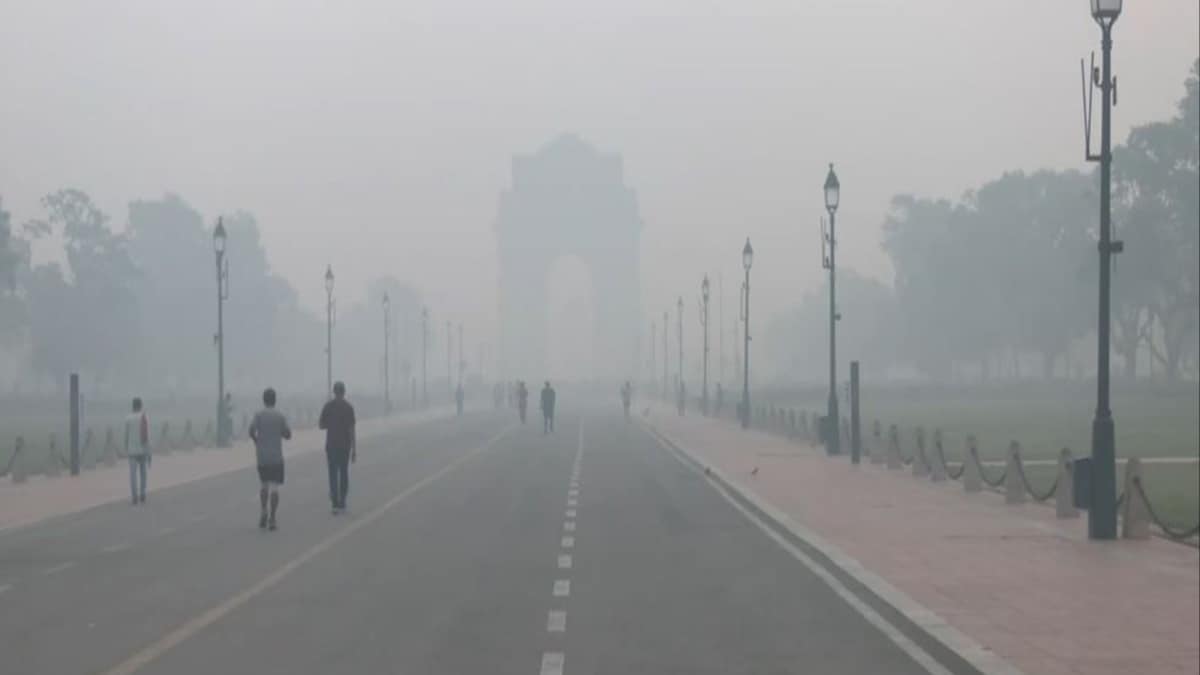 Smog Blankets Delhi-NCR As Temperature Drops To 9.7°C, Air Quality Turns ‘Severe’