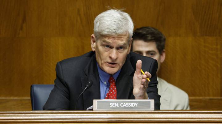 Republican senator offers alternative to extending ACA subsidies