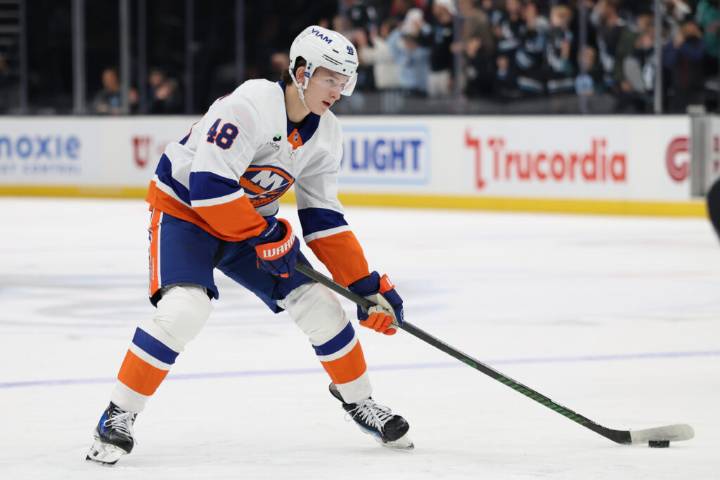 Islanders Recall Travis Mitchell