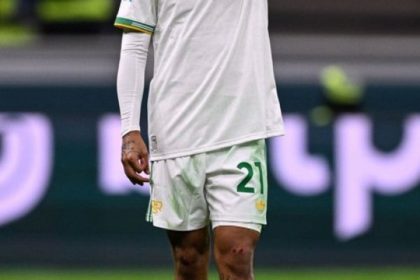 Dybala sufrió un desgarro y estará tres semanas fuera de las canchas