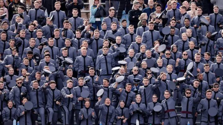 Army clinched bowl game spot by throwing a TD to a TE for 1st time since 2008