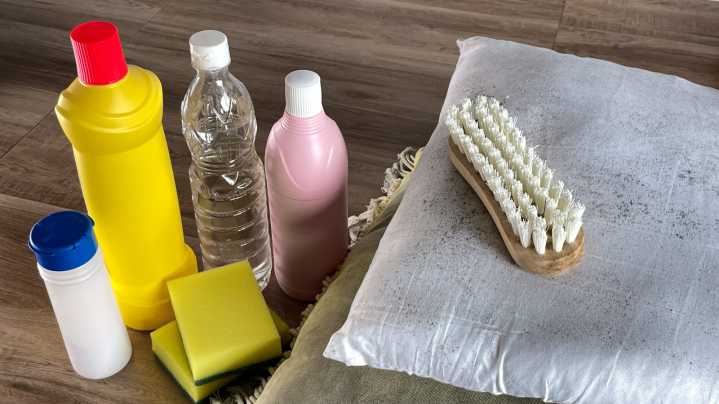 11 Uses For Bleach Around Your Home Beyond Everyday Cleaning (& 4 To Skip)