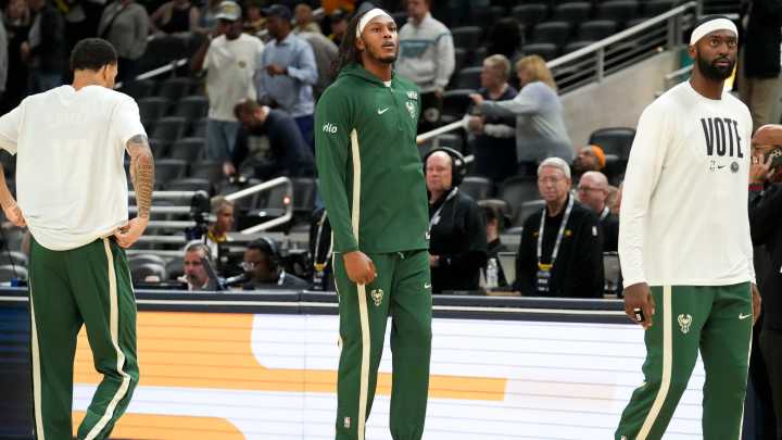 Myles Turner gets booed in return to play Pacers after leaving for Bucks