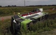 Volcó un micro que transportaba militantes a un acto de Kicillof en Mar del Plata: hay dos muertos
